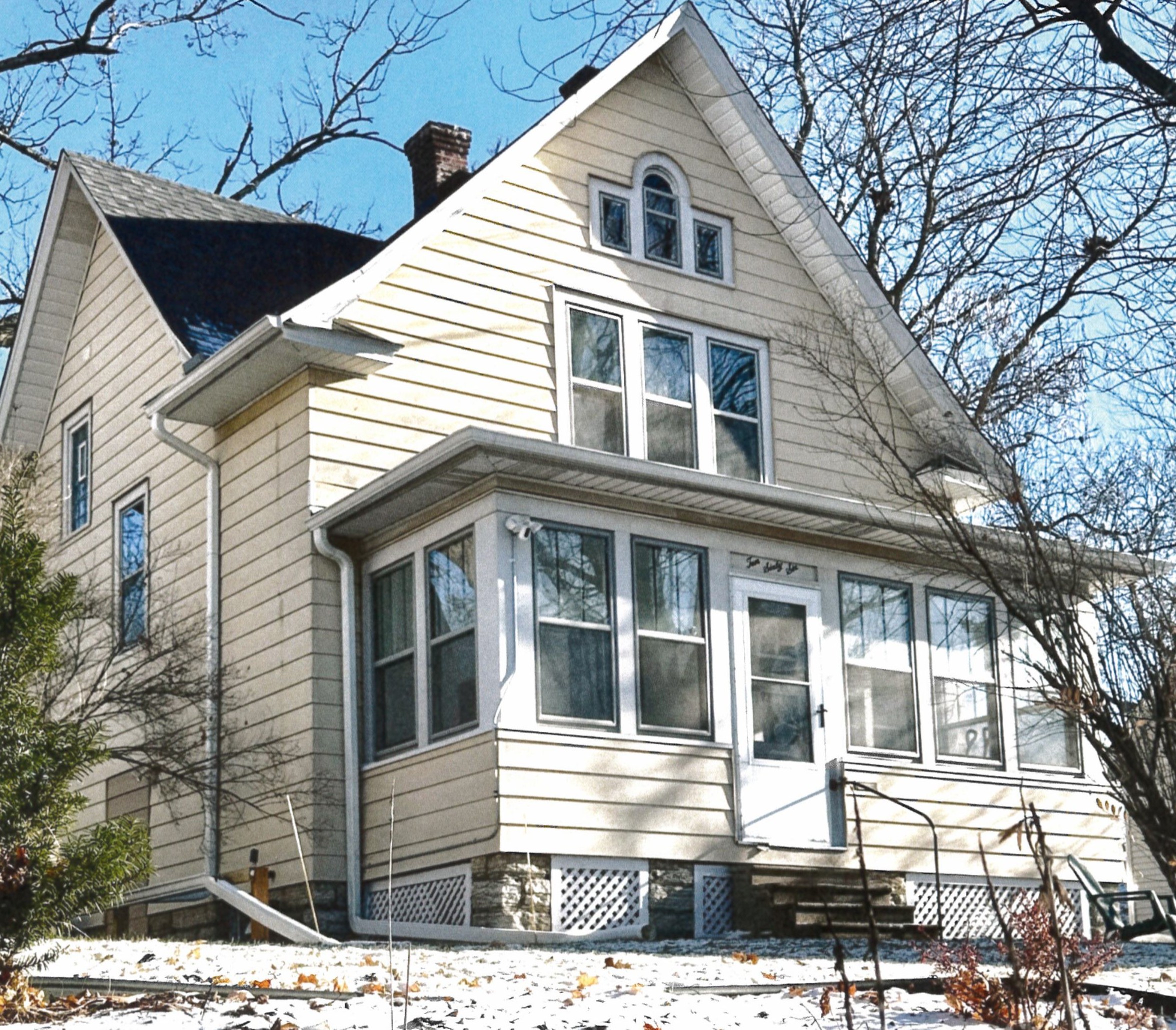 Desoto House – 1066 Desoto Street, St. Paul MN 55130