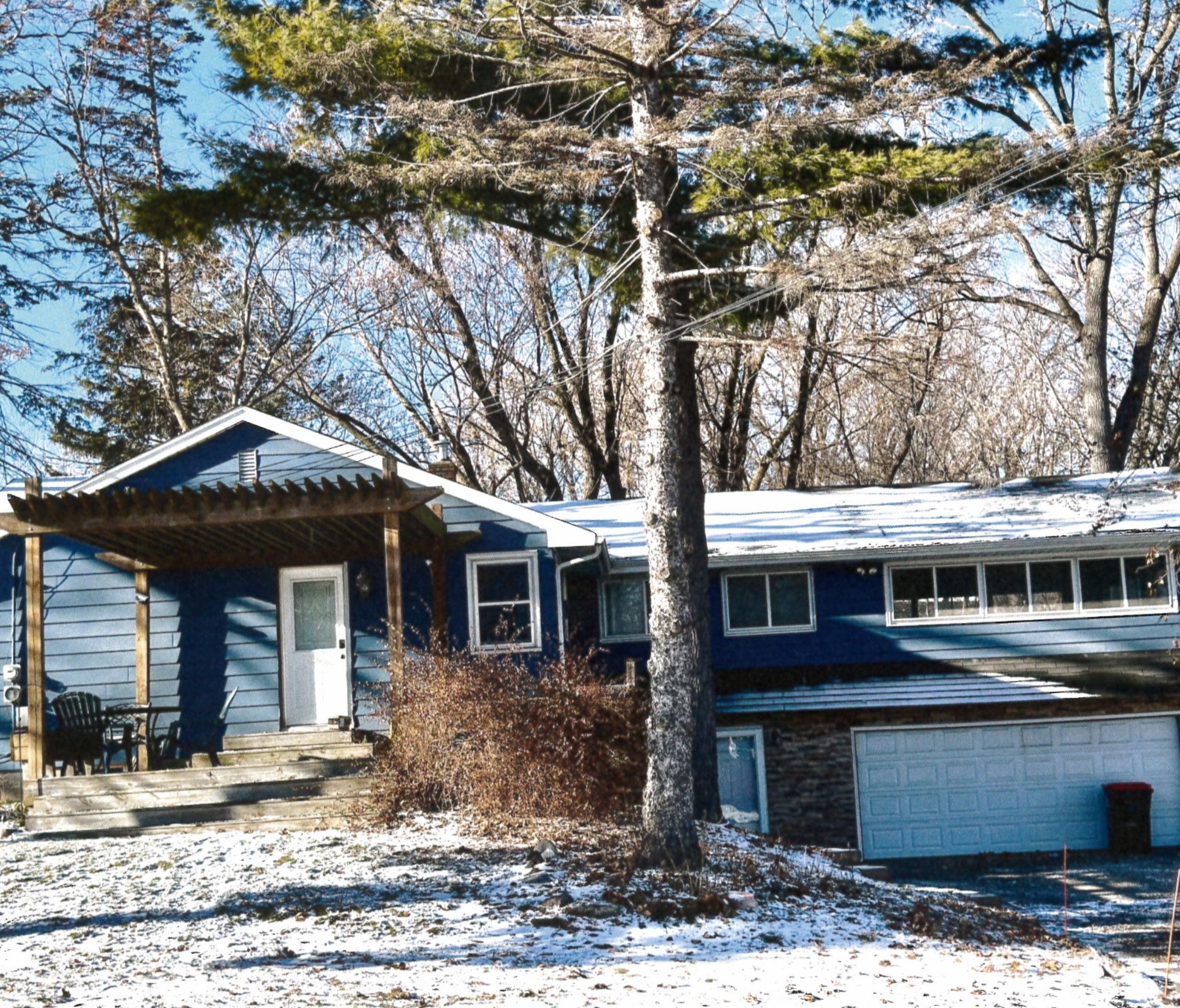 Stillwater House – 2615 Stillwater Road East, St. Paul MN 55119